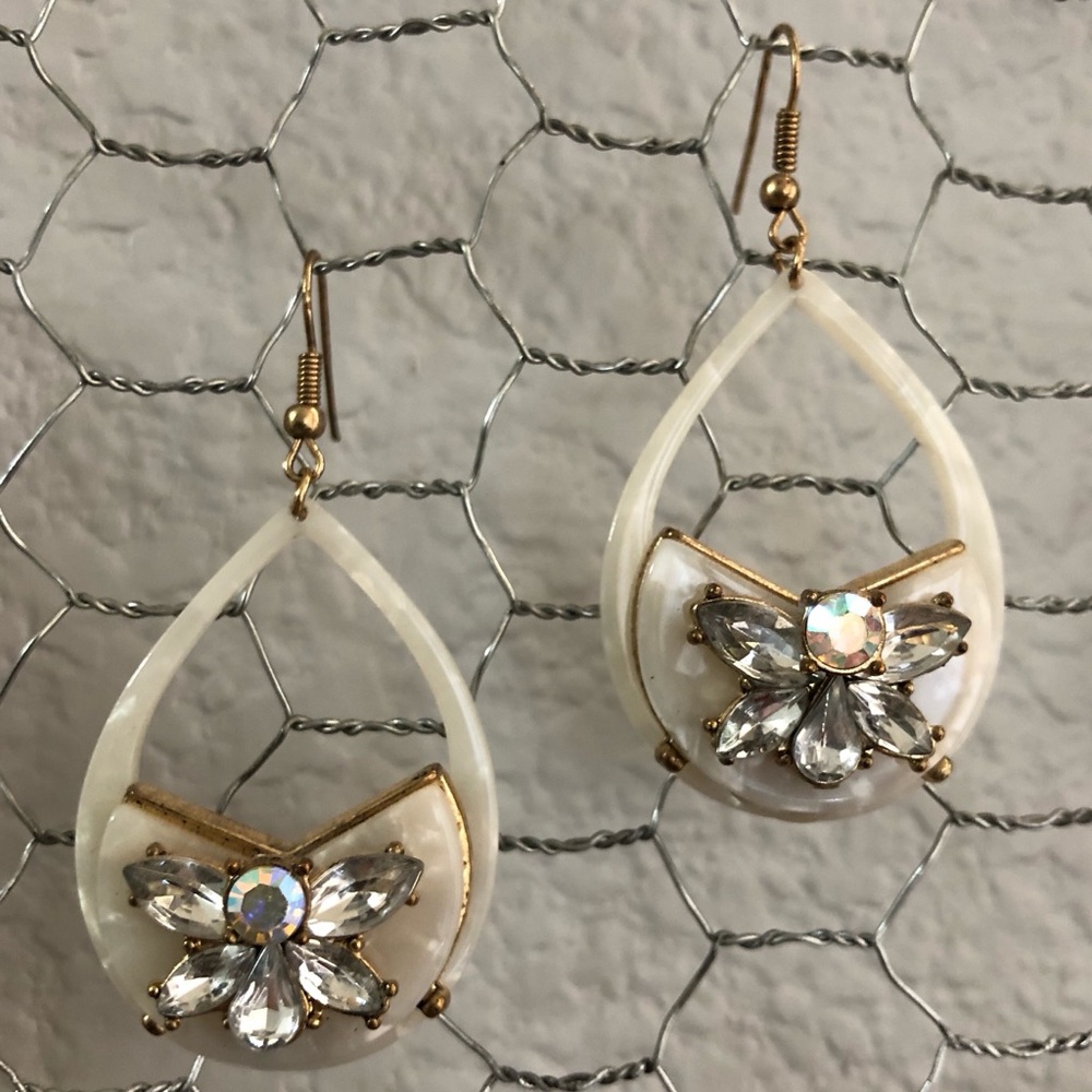 Pearlescent Statement Dangle Drop Earrings - image 7